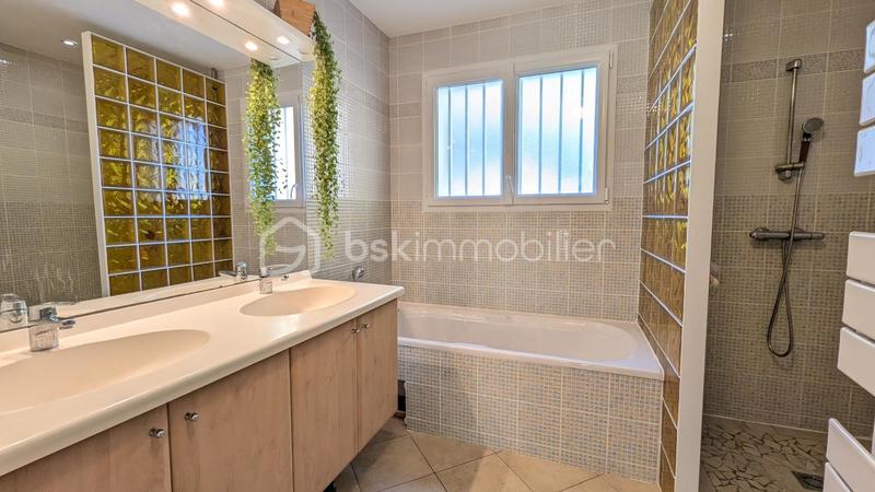 Maison - 147 m² - 5 pièces