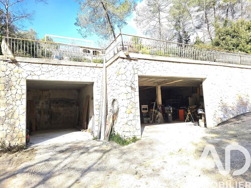 Maison - 225 m² - 7 pièces