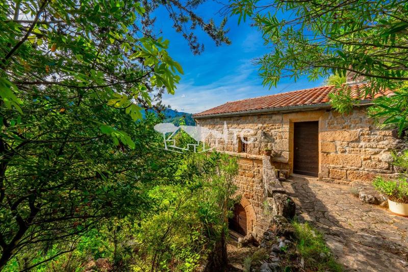 Maison en pierre - 64 m² - 4 pièces