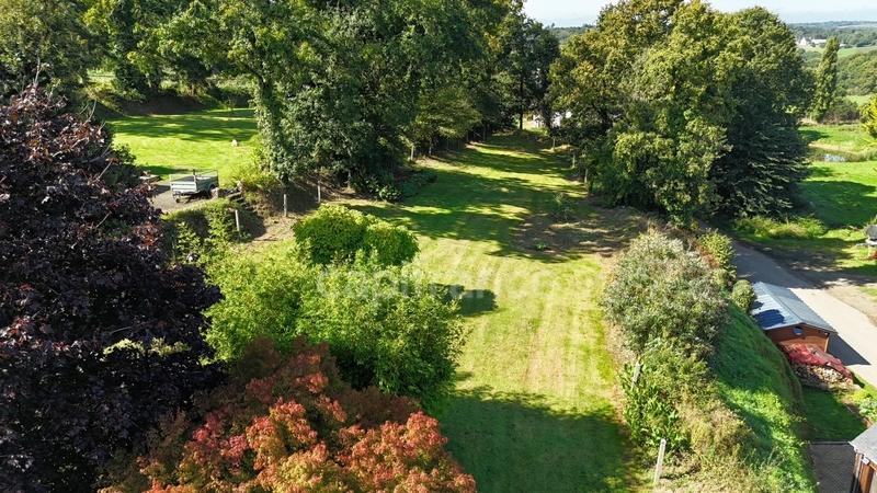 Terrain constructible - 1 800 m²