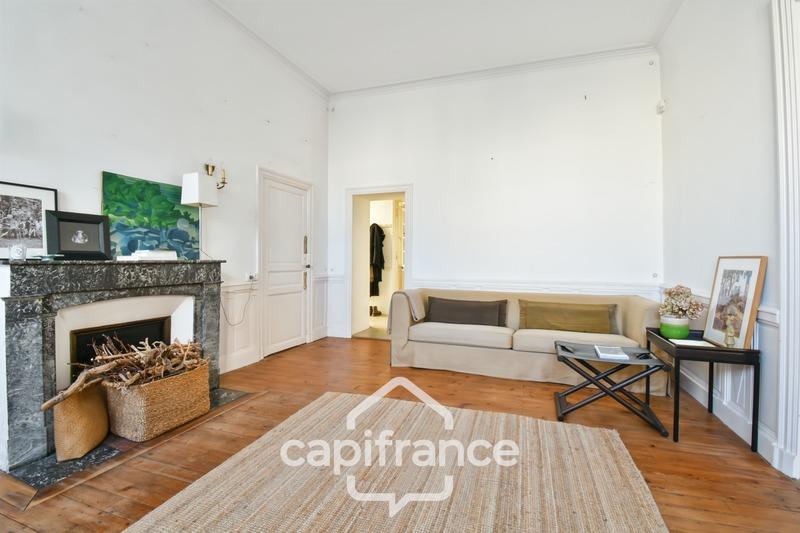 Maison - 325 m² - 12 pièces