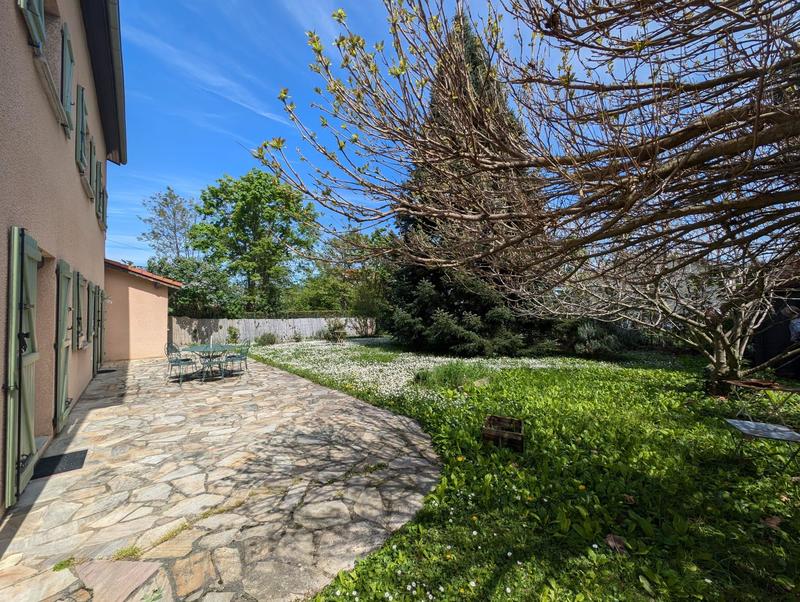 Maison traditionnelle - 200 m² - 8 pièces