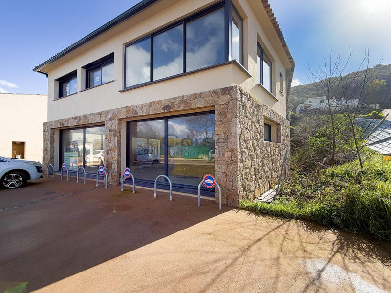 Local commercial - 67 m² - 1 pièce