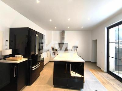 Appartement - 135 m² - 3 pièces