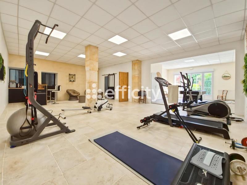 Demeure - 649 m² - 10 pièces