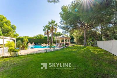 Maison - 320 m² - 8 pièces