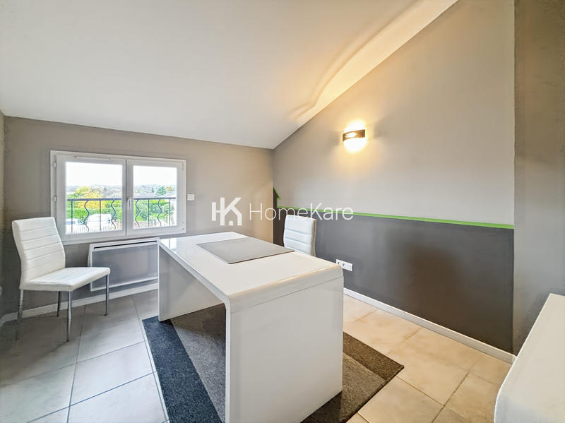 Maison - 180 m² - 9 pièces