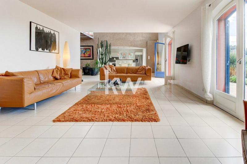 Maison - 230 m² - 8 pièces