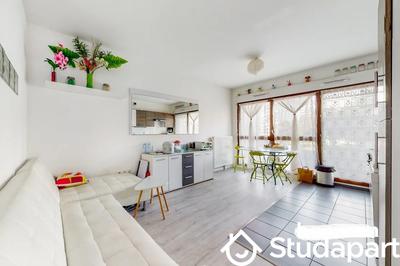 Chambre - 9 m² - 1 pièce