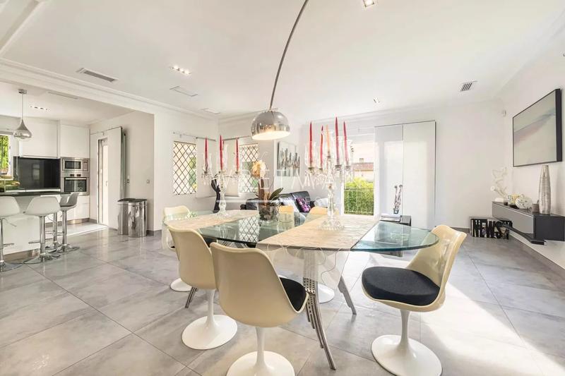 Maison - 200 m² - 6 pièces