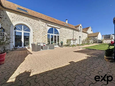 Maison - 285 m² - 8 pièces