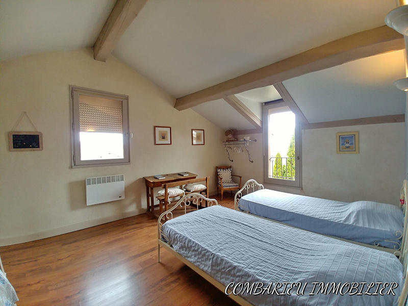 Maison - 180 m² - 7 pièces