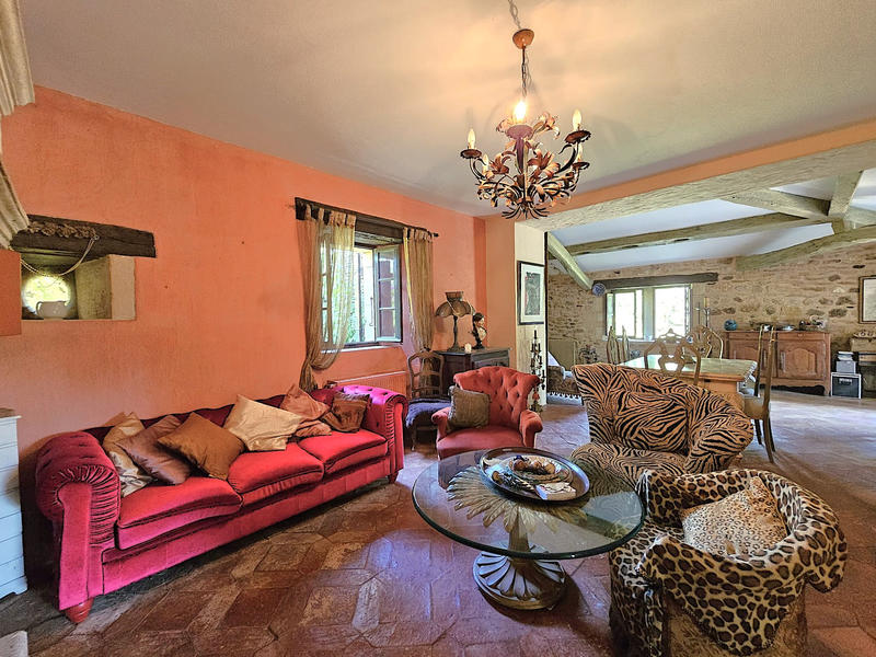 Maison - 220 m² - 7 pièces