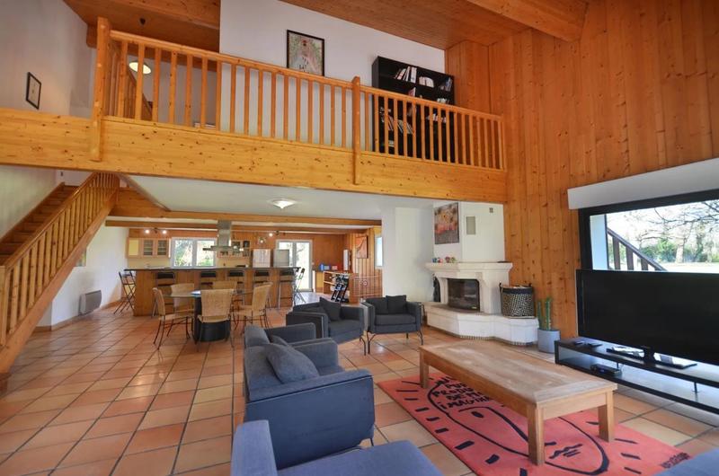 Maison - 318 m² - 12 pièces