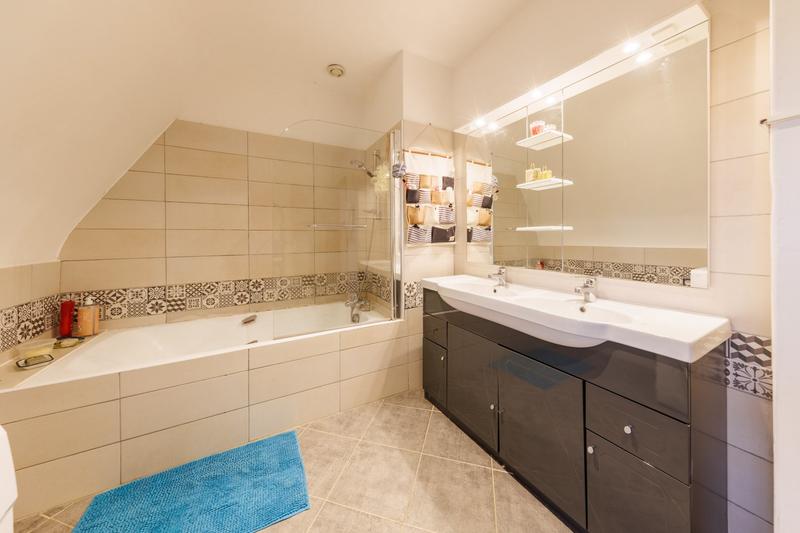 Maison - 249 m² - 10 pièces