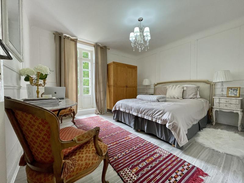 Maison traditionnelle - 130 m² - 8 pièces