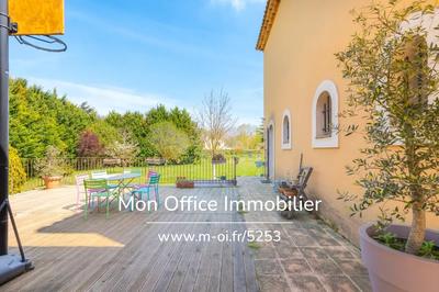 Villa - 240 m² - 6 pièces
