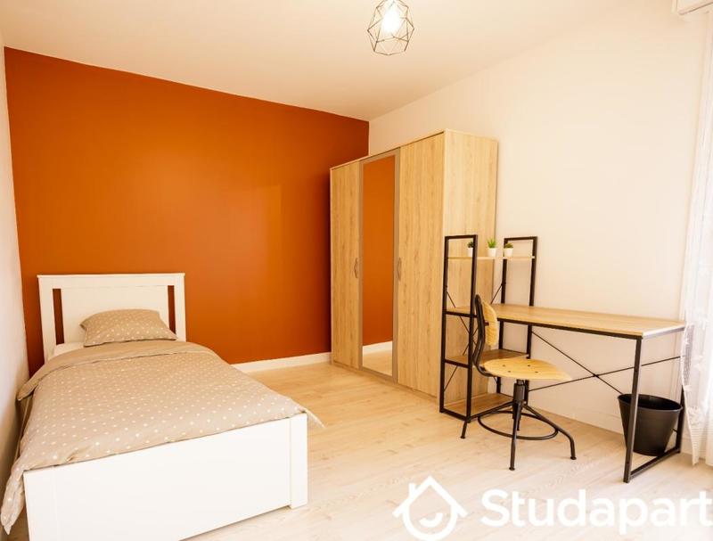 Chambre - 10 m² - 1 pièce