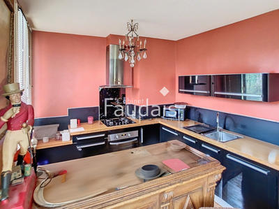 Maison - 250 m² - 8 pièces