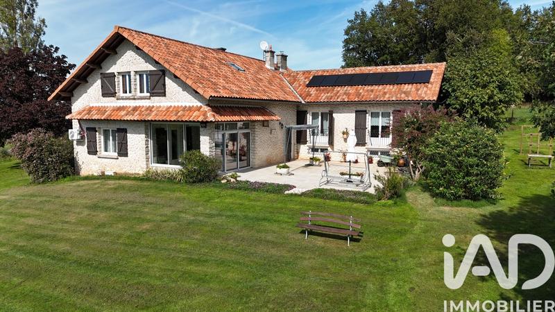 Maison - 221 m² - 6 pièces