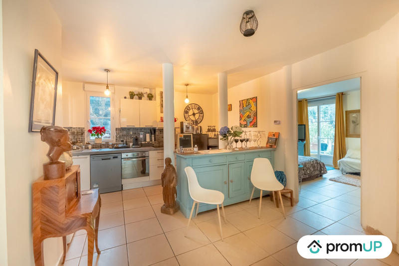 Maison traditionnelle - 260 m² - 8 pièces