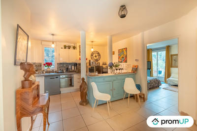 Maison traditionnelle - 260 m² - 8 pièces