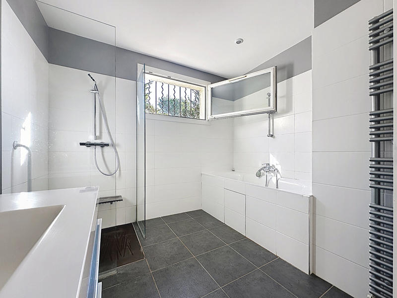 Maison - 250 m² - 10 pièces