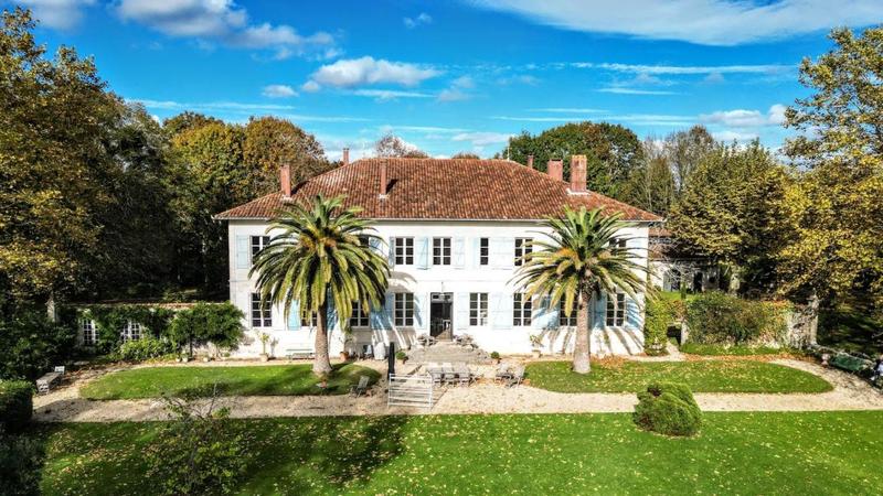 Propriété - 700 m² - 13 pièces