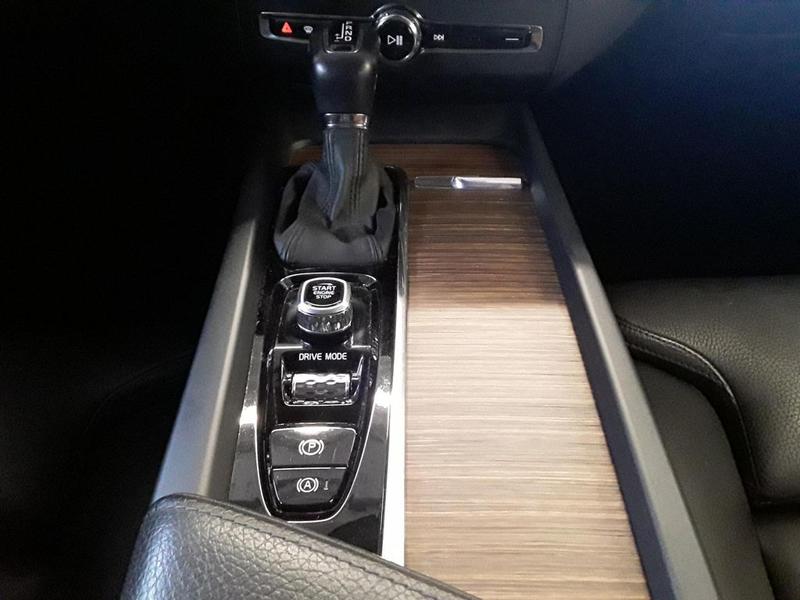 Volvo Xc60 Volvo D4 190 Ch Momentum Pro Geartronic