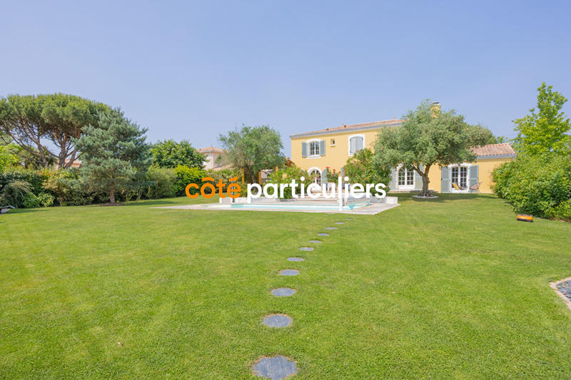 Maison - 220 m² - 8 pièces