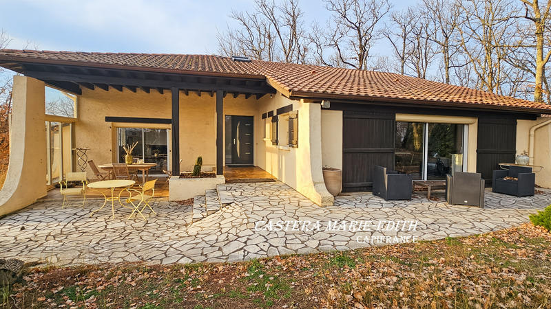 Maison - 280 m² - 9 pièces