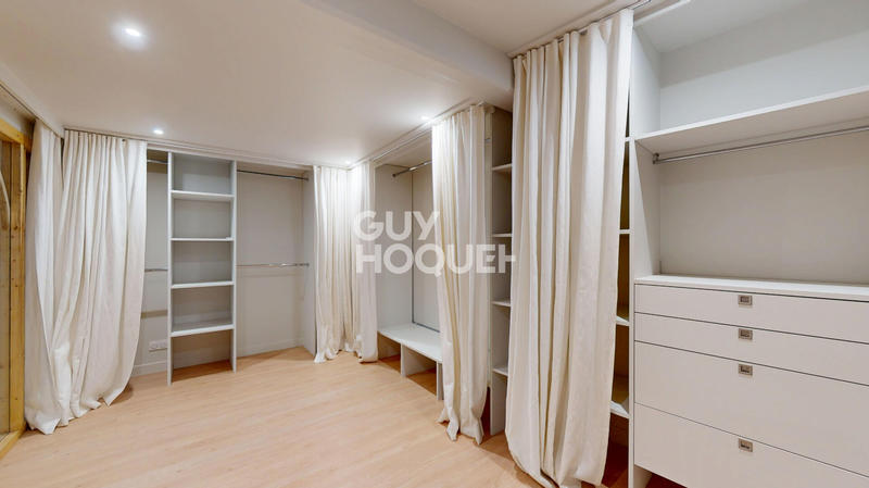 Appartement - 249 m² - 5 pièces
