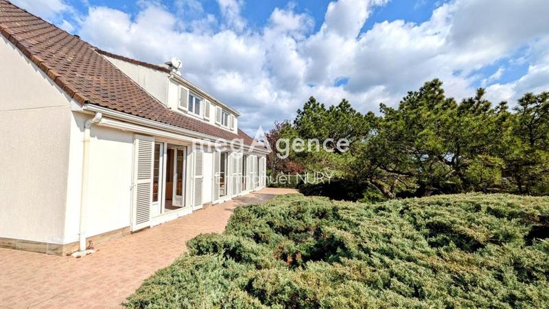 Maison - 202 m² - 7 pièces