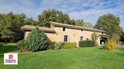 Maison - 235 m² - 7 pièces