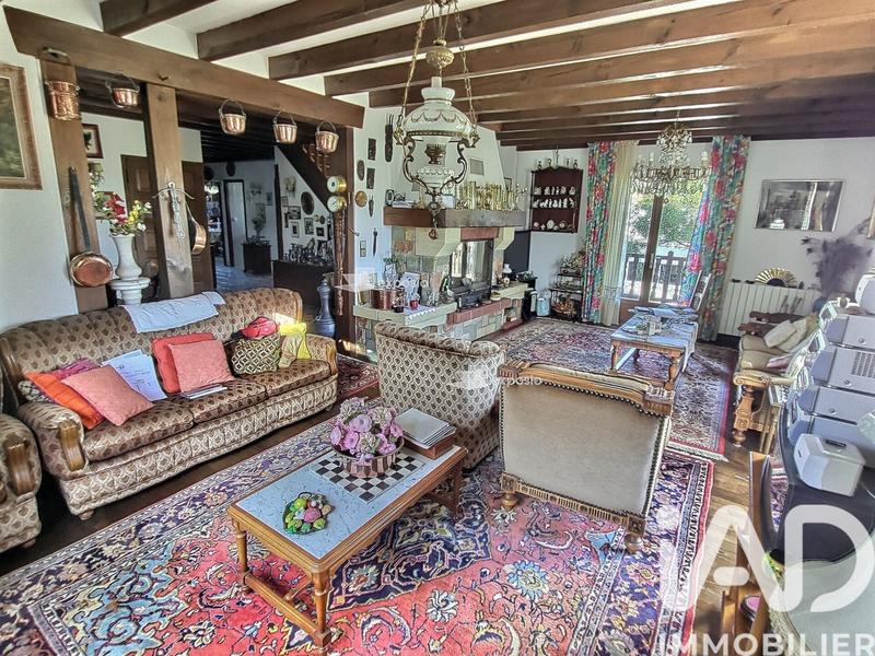 Maison - 385 m² - 11 pièces