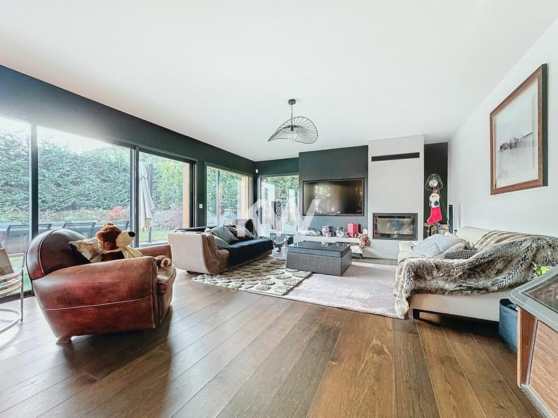 Maison - 335 m² - 7 pièces