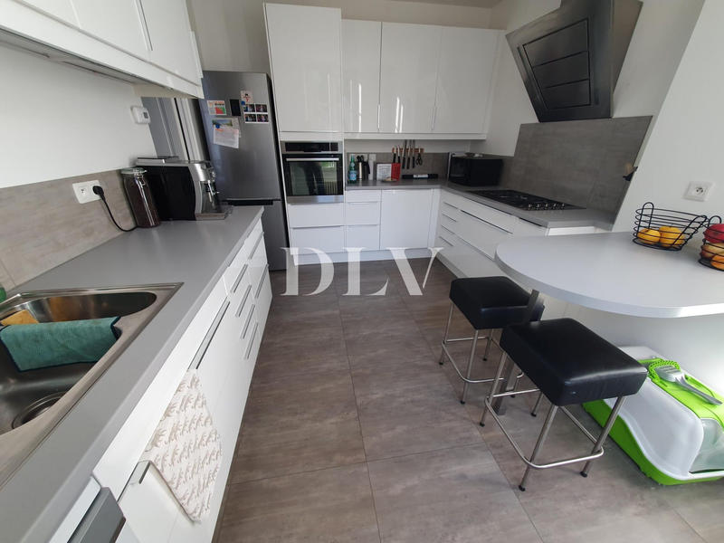 Appartement - 94 m² - 3 pièces