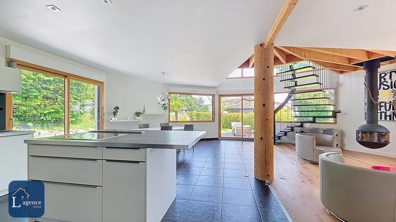 Maison - 231 m² - 6 pièces