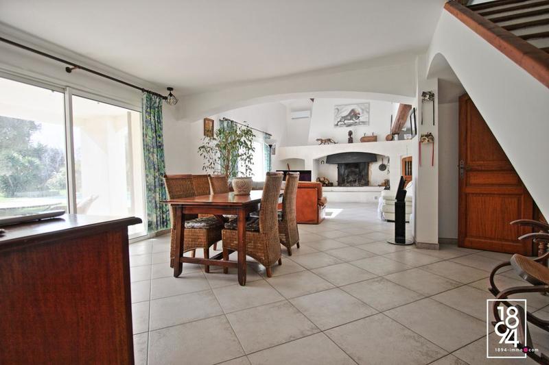 Mas - 220 m² - 5 pièces