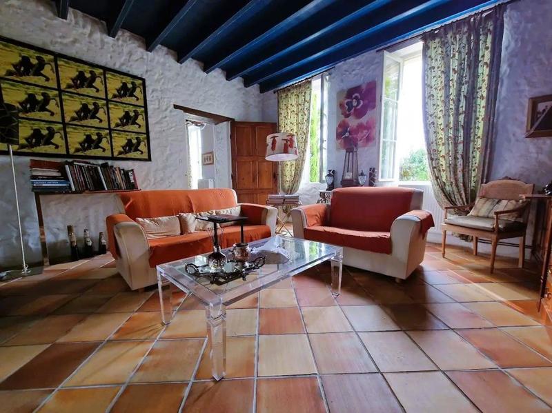 Maison - 484 m² - 12 pièces