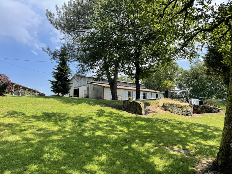 Propriété - 530 m² - 25 pièces