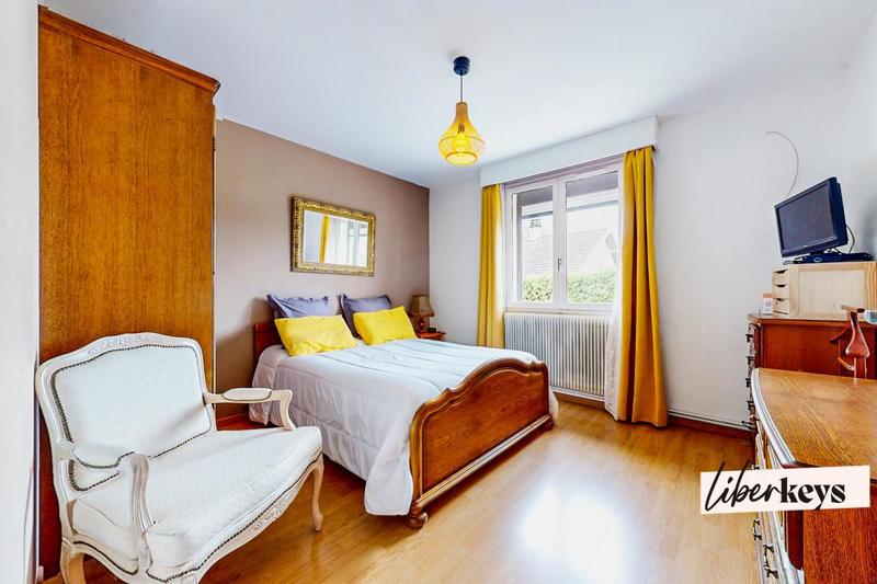 Propriété - 223 m² - 10 pièces