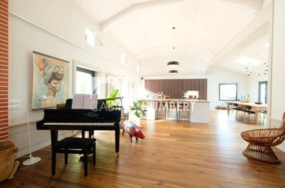 Maison - 380 m² - 9 pièces