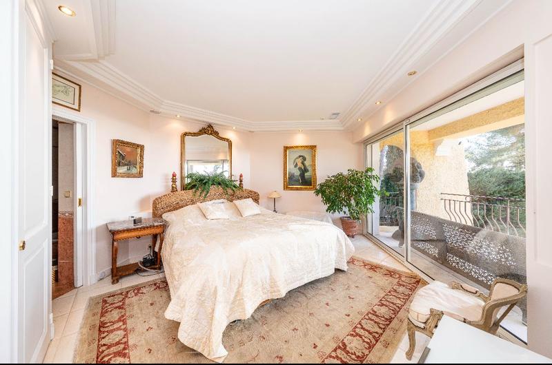 Villa - 270 m² - 6 pièces