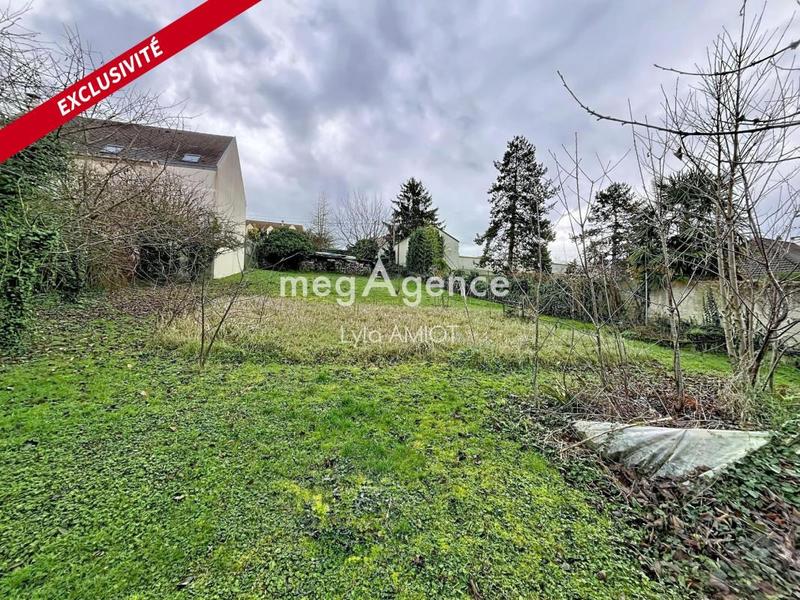 Terrain constructible - 1 140 m²