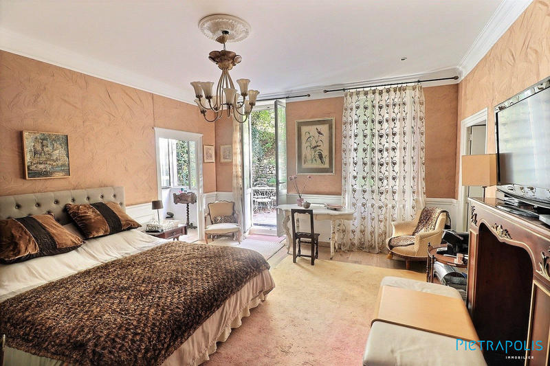 Maison ancienne - 483 m² - 12 pièces