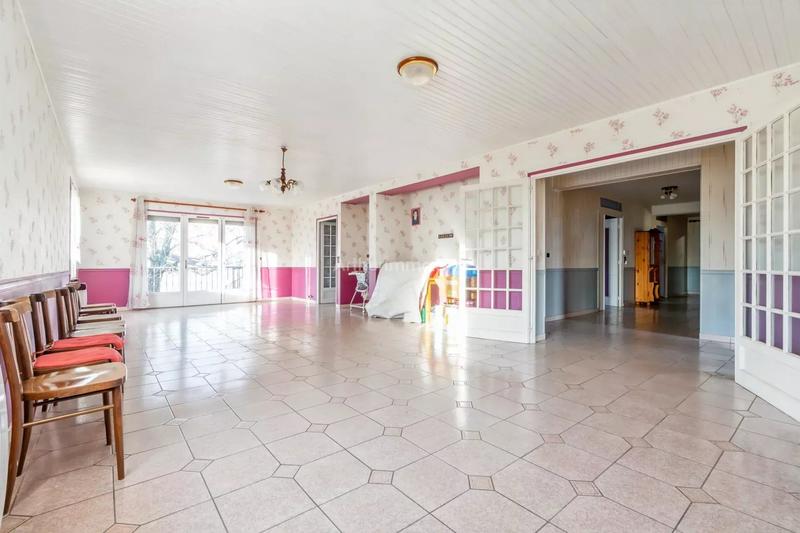 Maison - 265 m² - 9 pièces