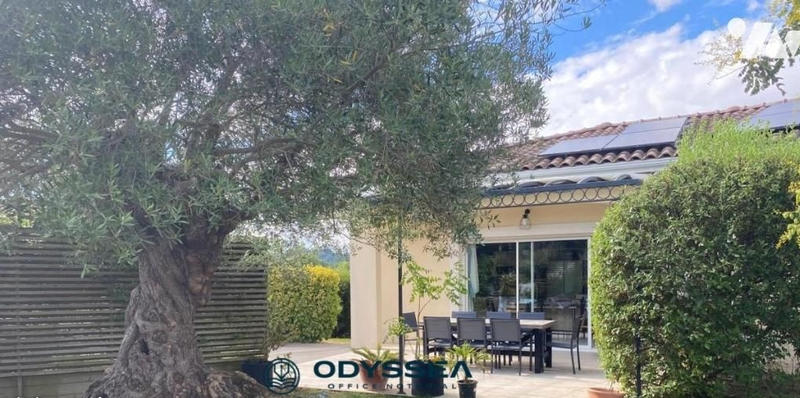 Maison - 240 m² - 7 pièces