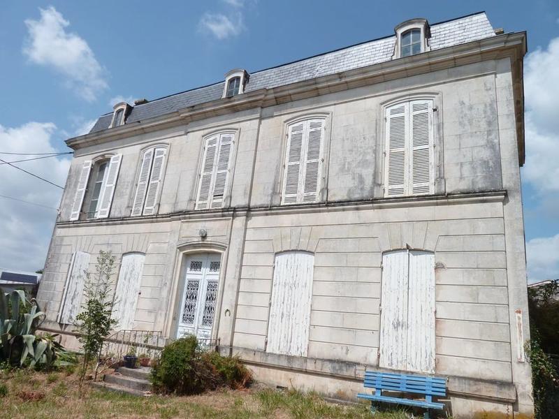 Maison - 210 m² - 8 pièces