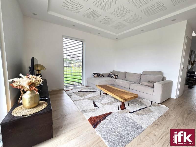 Maison - 140 m² - 5 pièces